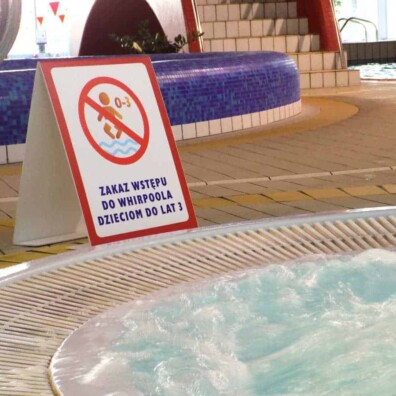 potykacze informacyjne PCV do budynku oznakowanie basenu mosir MIŃSK MAZOWIECKI