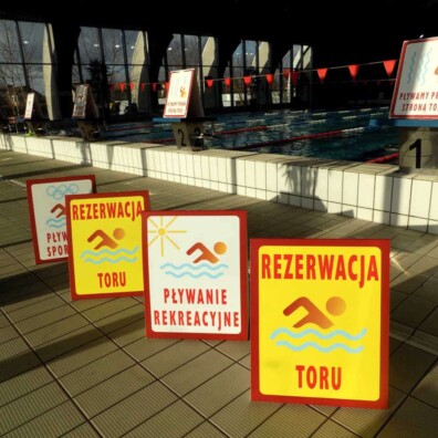 potykacze pcv z grafiką oznakowanie obiektu basenu w mińsku maz
