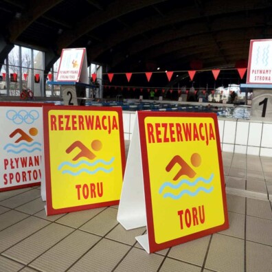 potykacze z grafiką oznakowanie basenu mosir mmz