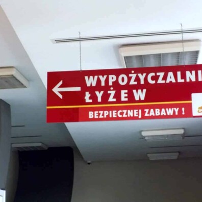tablica informacyjna dibond podwieszana mosir basen