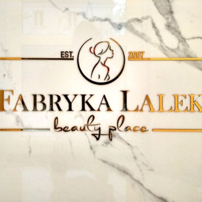 złote logo lustrzane reklama wewnętrzna wycięta z pleksi lustro