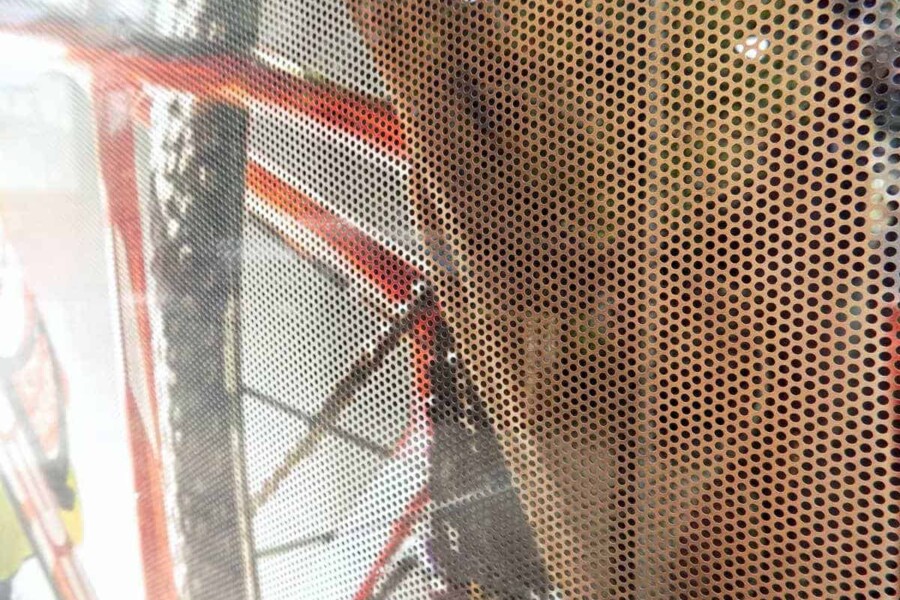 Folia perforowana One Way Vision na szybie okna