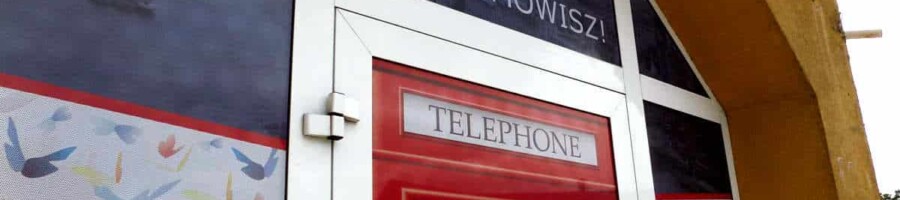 Reklama na szyby witryny lokalu użytkowego w budynku OWV 3