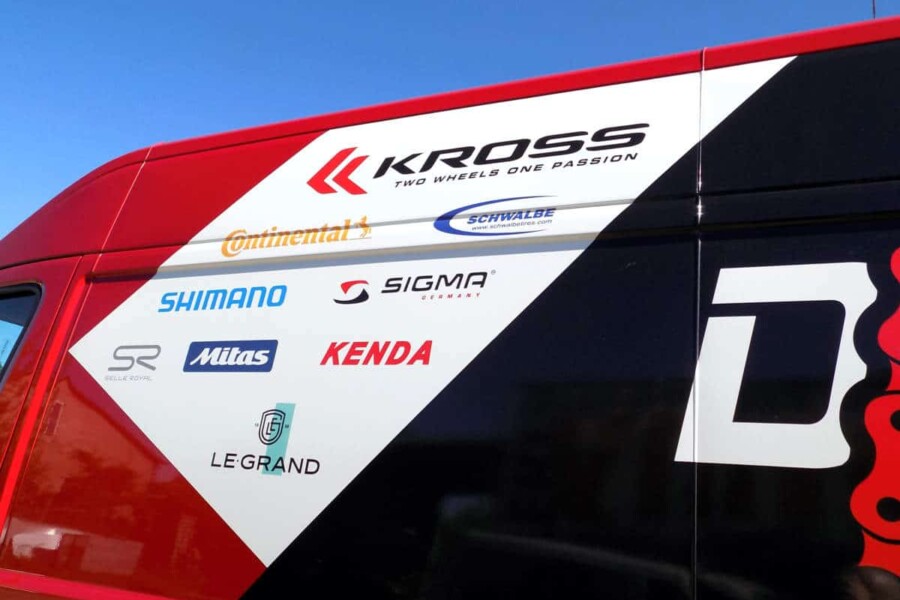 naklejka z folii samoprzylepnej 3M z lamionatem