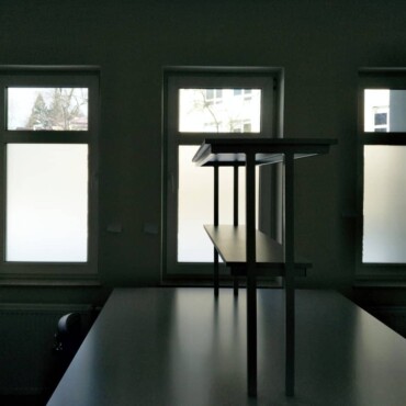 oklejanie okien folią szronioną w szpitalu