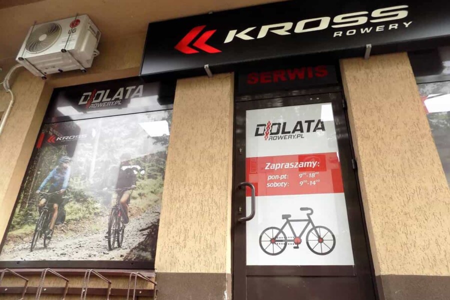 oklejanie witryny i drzwi sklepu rowerowego w mińsku maz