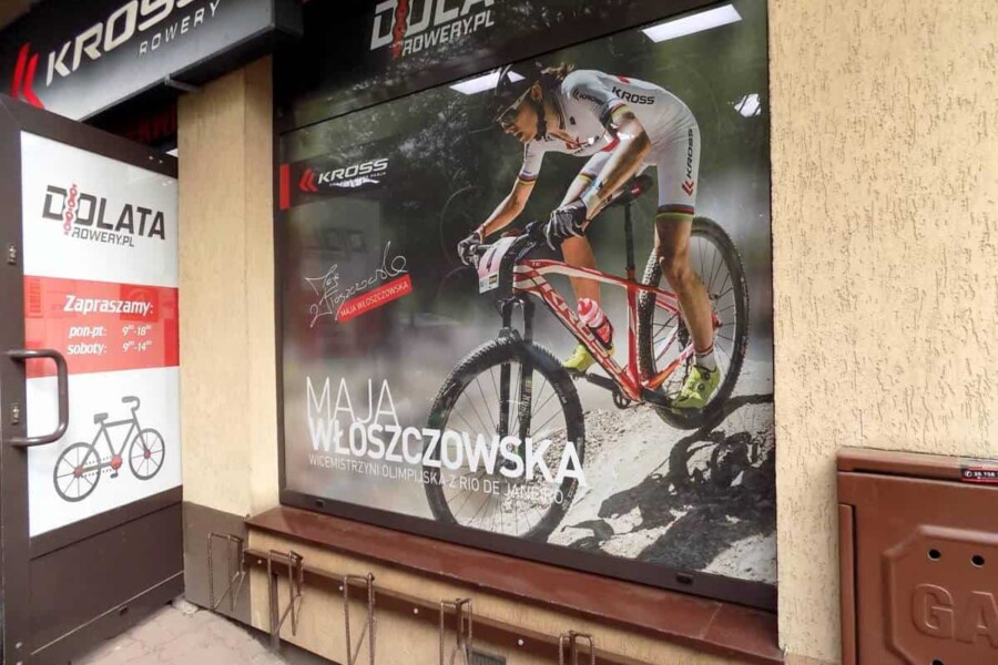 oklejanie witryny i drzwi sklepu w mińsku maz