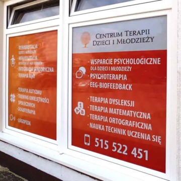 oklejenie szyby folią dziurkowaną perforowaną z grafiką