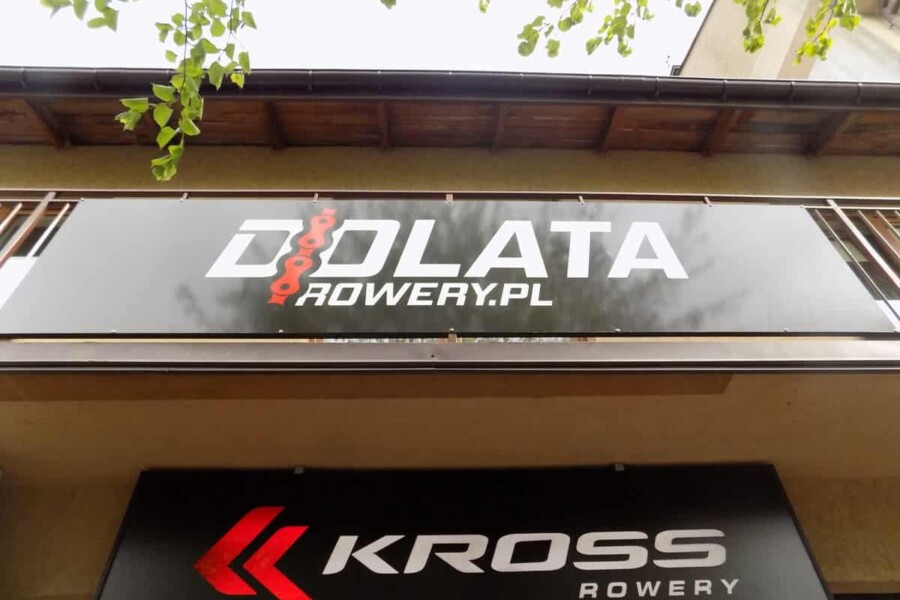 reklamy na budynku sklepu w mińsku mazowieckim