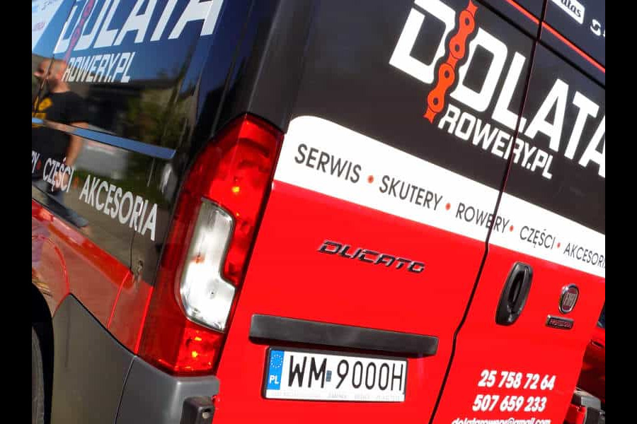 samochód oklejony folią samoprzylepną 3M