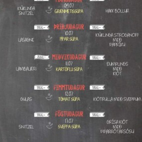 menu we wnętrzu bistro cafe hreyfill w reykjaviku