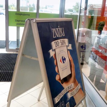 potykacz reklamowy zatrzaskowe ramki do wymiany plakatów