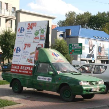 reklama na samochodzie truck bilbord carrefour