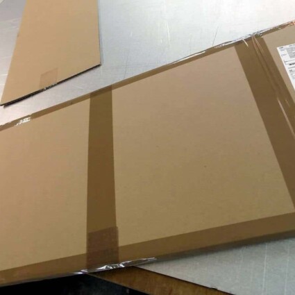 Dostarczenie naklejki samoprzylepnej wysyłka kurier