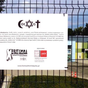 Tabliczka informacyjna ekspozycji plakatów MDK Mińsk Maz