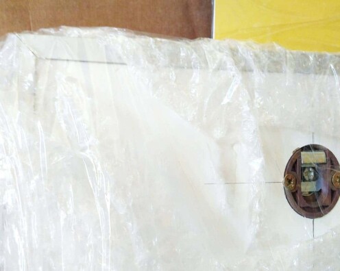 uchwyt do wieszania tablicy na ścianie