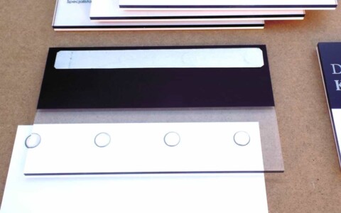 tabliczka magnetyczna z pleksiglasu przydrzwiowa