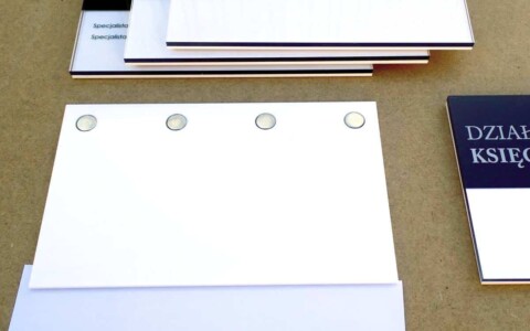 tabliczka z pleksiglasu przydrzwiowa z magnesami neodymowymi