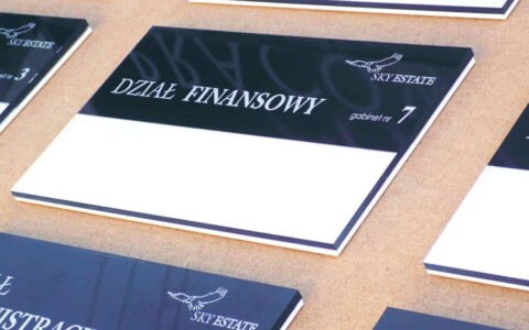 tabliczki magnetyczne z pleksi do łatwej wymiany informacji