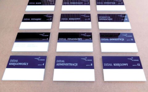 tabliczki przydrzwiowe z plexi wymienne panele