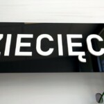 litery wycięte z pleksi na otoku z plexi