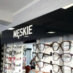 reklama na regałach napisy 3D otok pleksi