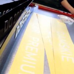 reklama wewnętrzna pleksi przygotowanie otoków