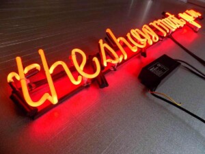 świecący neon dekoracyjny napis z rurki szklanej