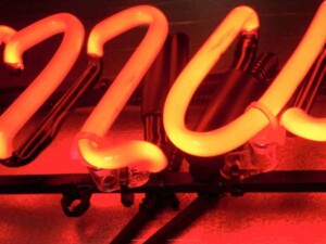 świecący neon ze szkła jak wygląda