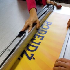 produkcja rollupów montaż wydruku w kasecie