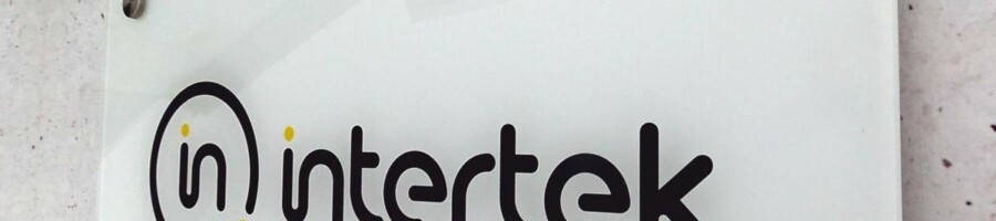 Druk logo na szkle szyld ze szkła