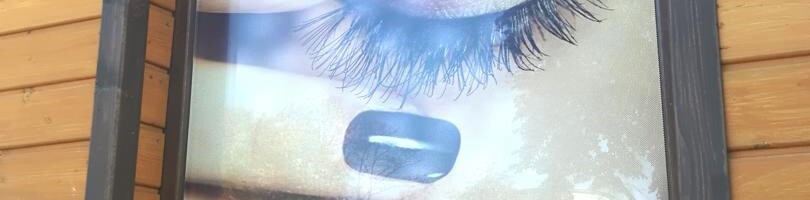 Reklama na szybie - drukowana naklejka perforowana