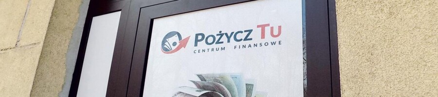 Drukowanie reklamy na szyby folia dziurkowana na drzwi wejściowe