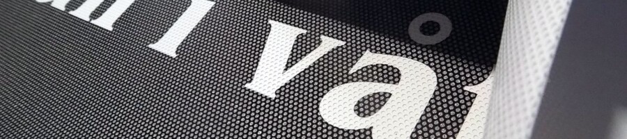 Perforowane drukowane naklejki reklamowe na szyby