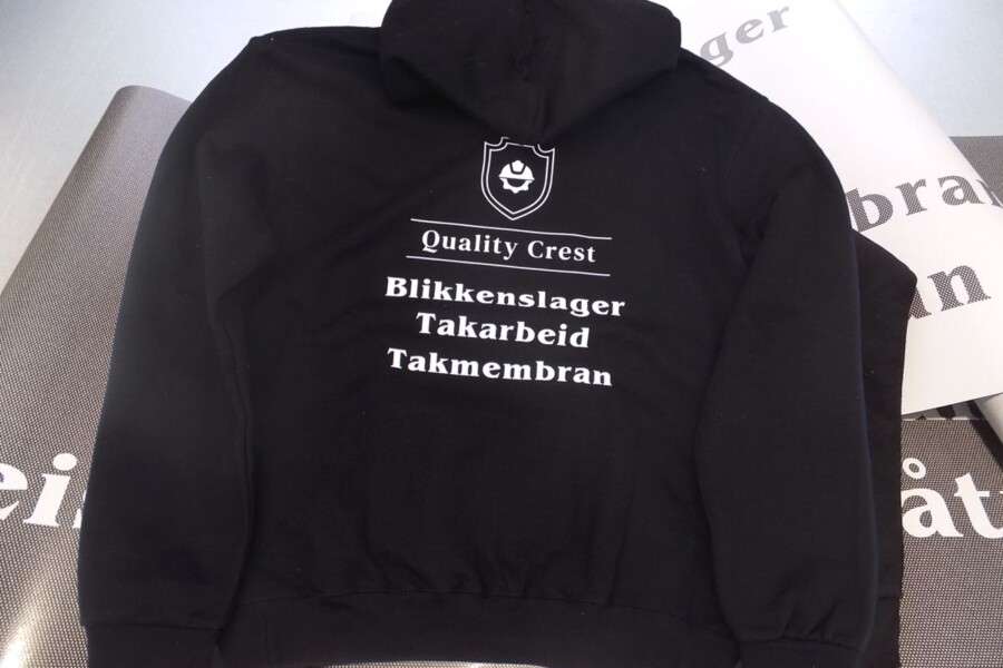 Reklama na odzieży pracowniczej bluza z nadrukiem