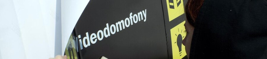 drukowanie naklejek na samochód firmowy oklejanie floty aut