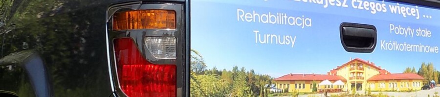 naklejka na samochód drukowana litery na szybę