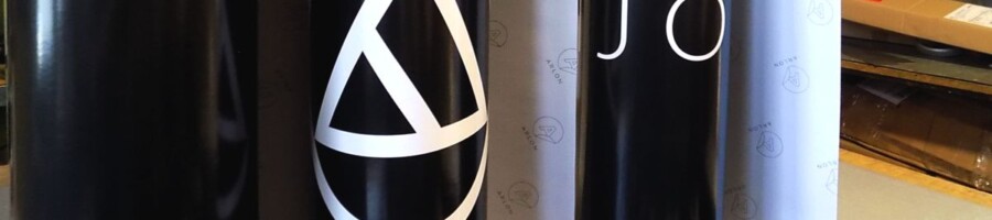 naklejki drukowane na szyby sklepowe salonu