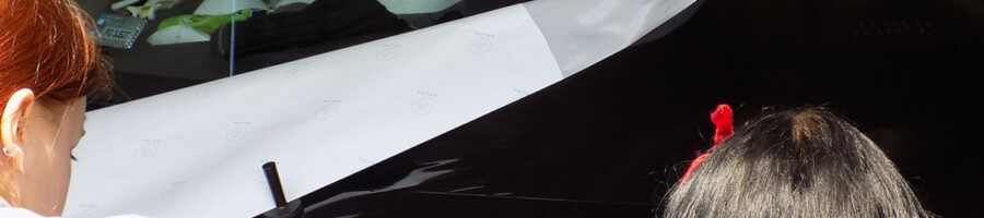 oklejanie maski samochodu wydrukiem na folii