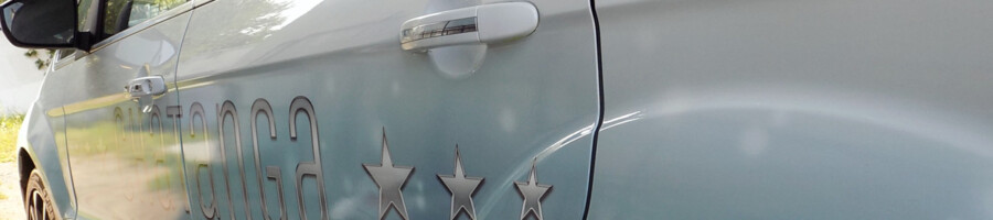 oklejanie samochodu grafika reklamowa drukowana