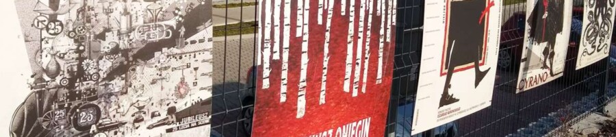 plakaty wystawa na ogrodzeniu w Mińsku Mazowieckim tablice PCV