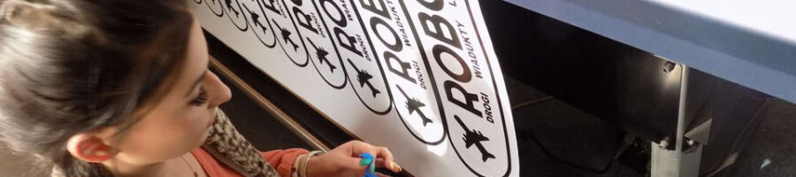 praca w agencji reklamowej ploter drukujący