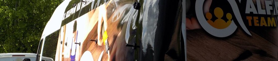 reklama na samochód dostawczy oklejanie wydrukiem