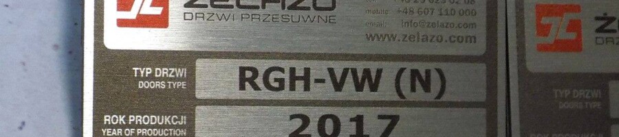 tabliczki z nadrukiem bezpośredim UV bez białej podlewki