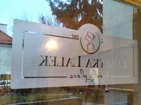 Eleganckie reklamy logo Salonu Kosmetycznego