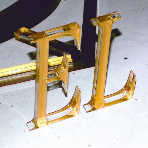 Litery złote cięte z plexi napis złoty