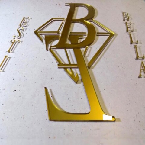 Logo złote gruba pleksi złota cięta laserem