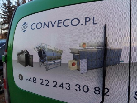 Wyklejenie prostej reklamy na samochodach firmowych. Oklejanie szyby samochodu dostawczego