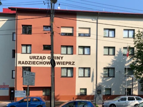 Oznakowanie budynku Urzędu Gminy napis przestrzenny