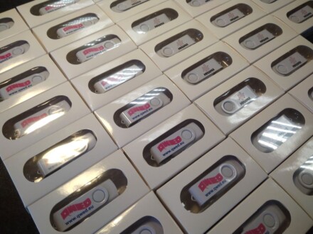 Praktyczna reklama na USB gadżety z nadrukiem logo | materiały promocyjne dla przedsiębiorstwa